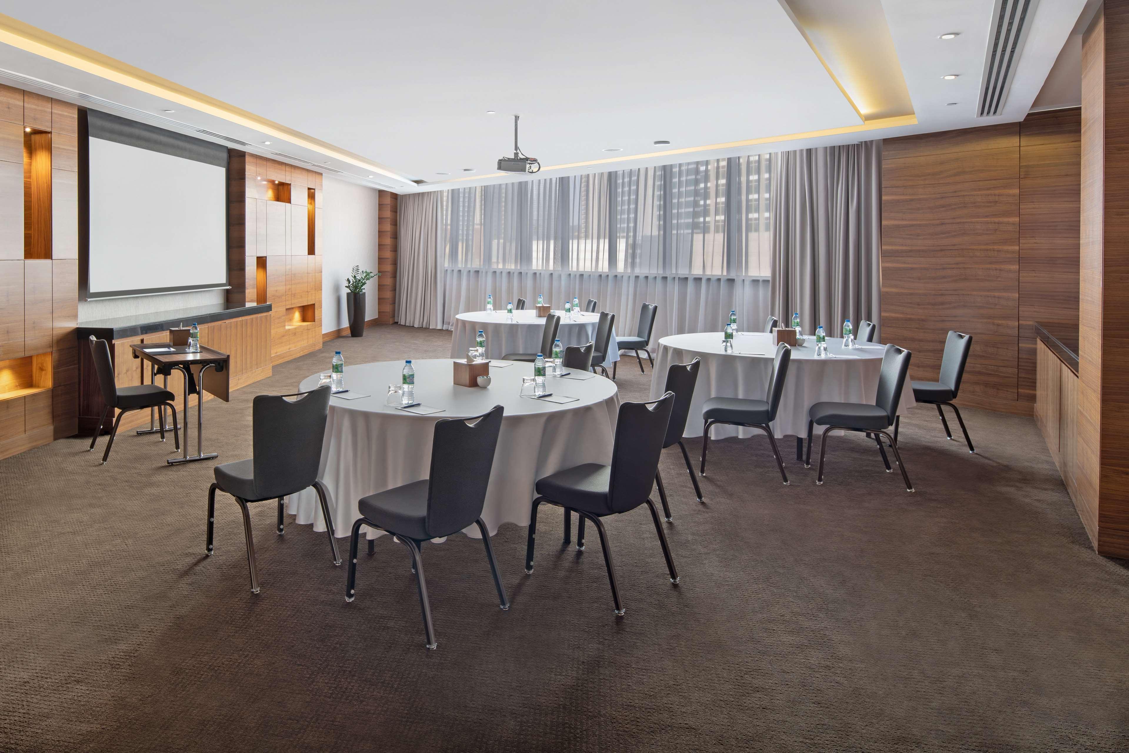 Radisson Blu Hotel, Waterfront 5* Dubai
