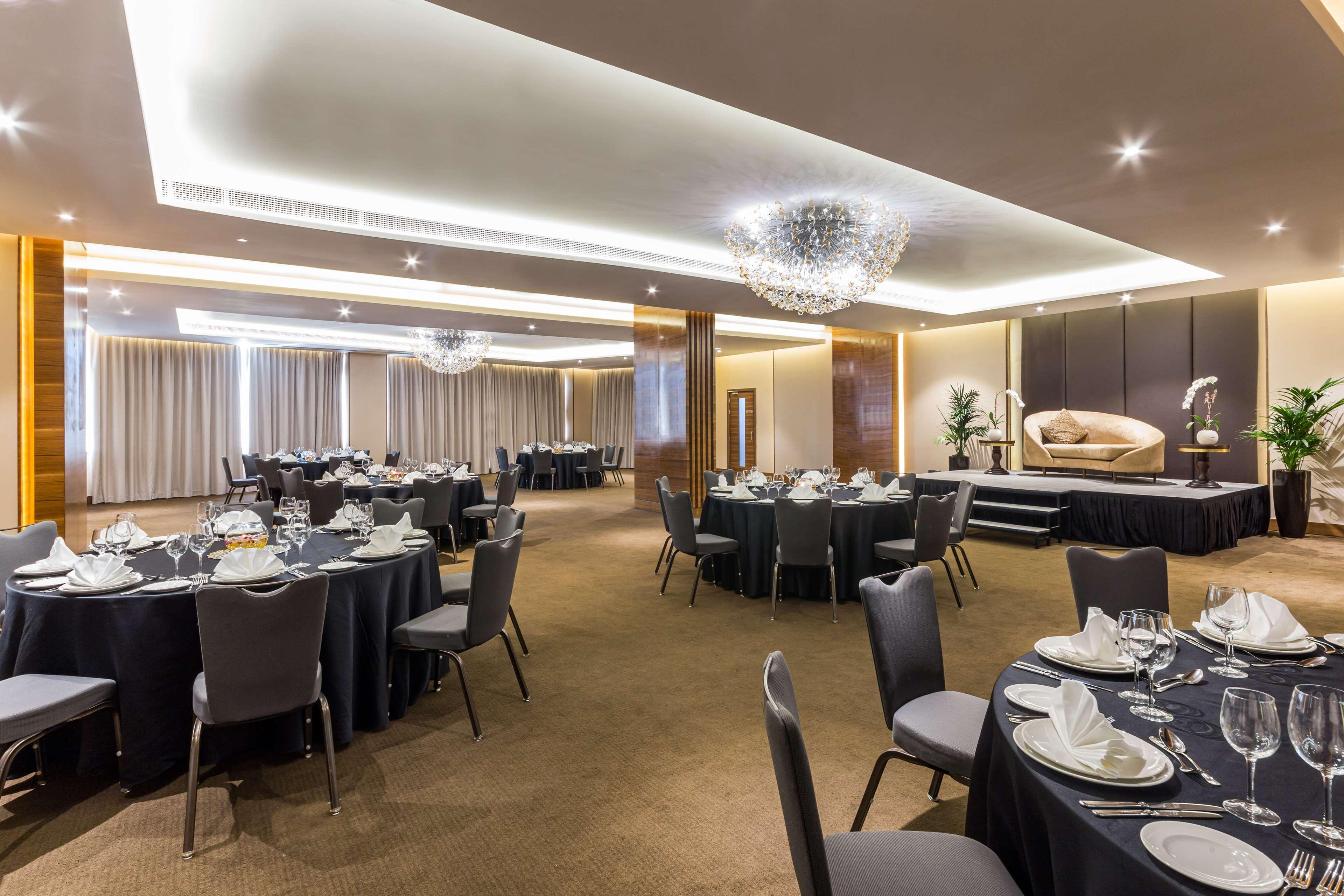 Radisson Blu Hotel, Waterfront 5* Дубай