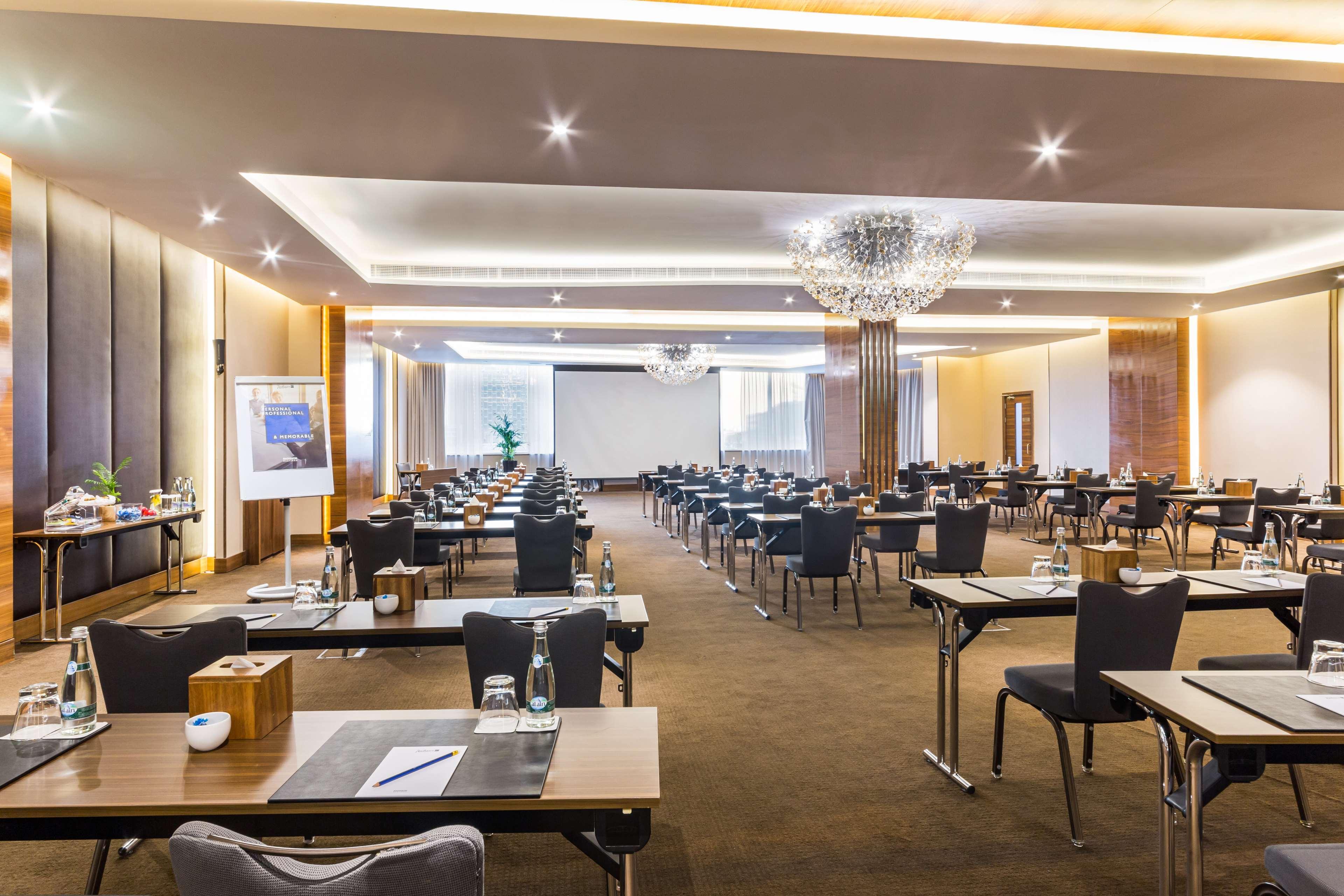 Отель Radisson Blu Hotel, Waterfront Дубай
