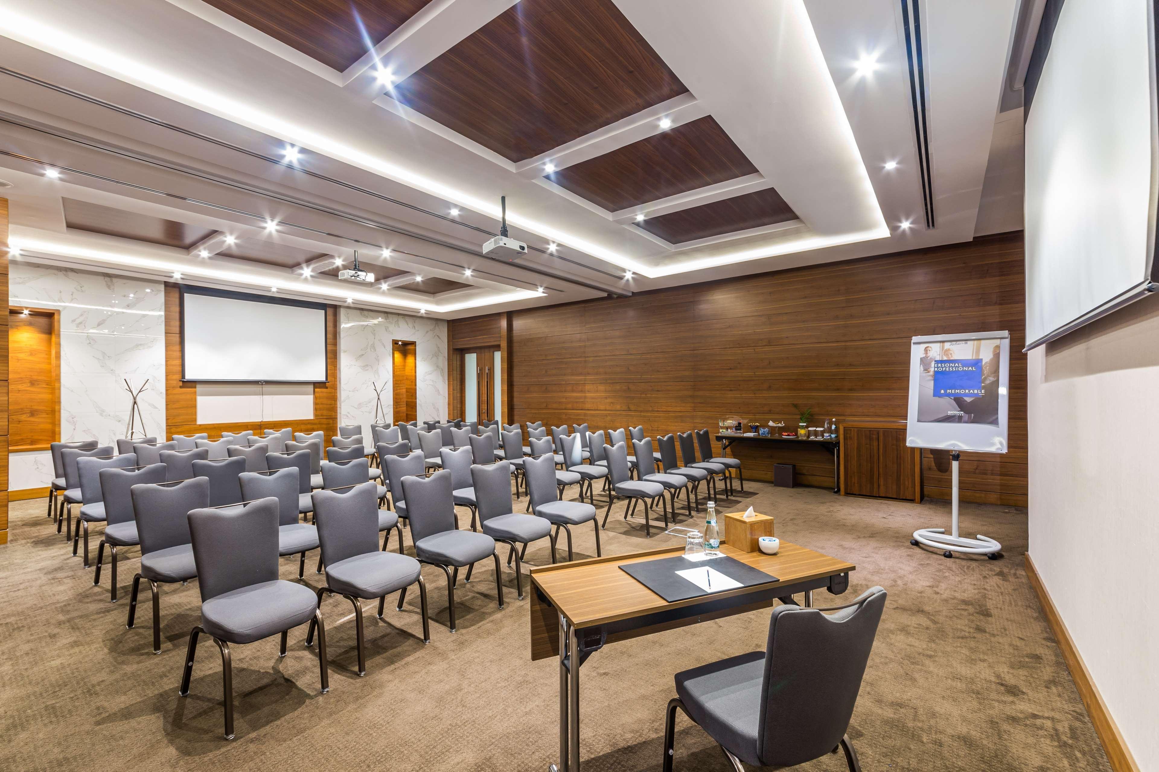 Отель Radisson Blu Hotel, Waterfront 5*