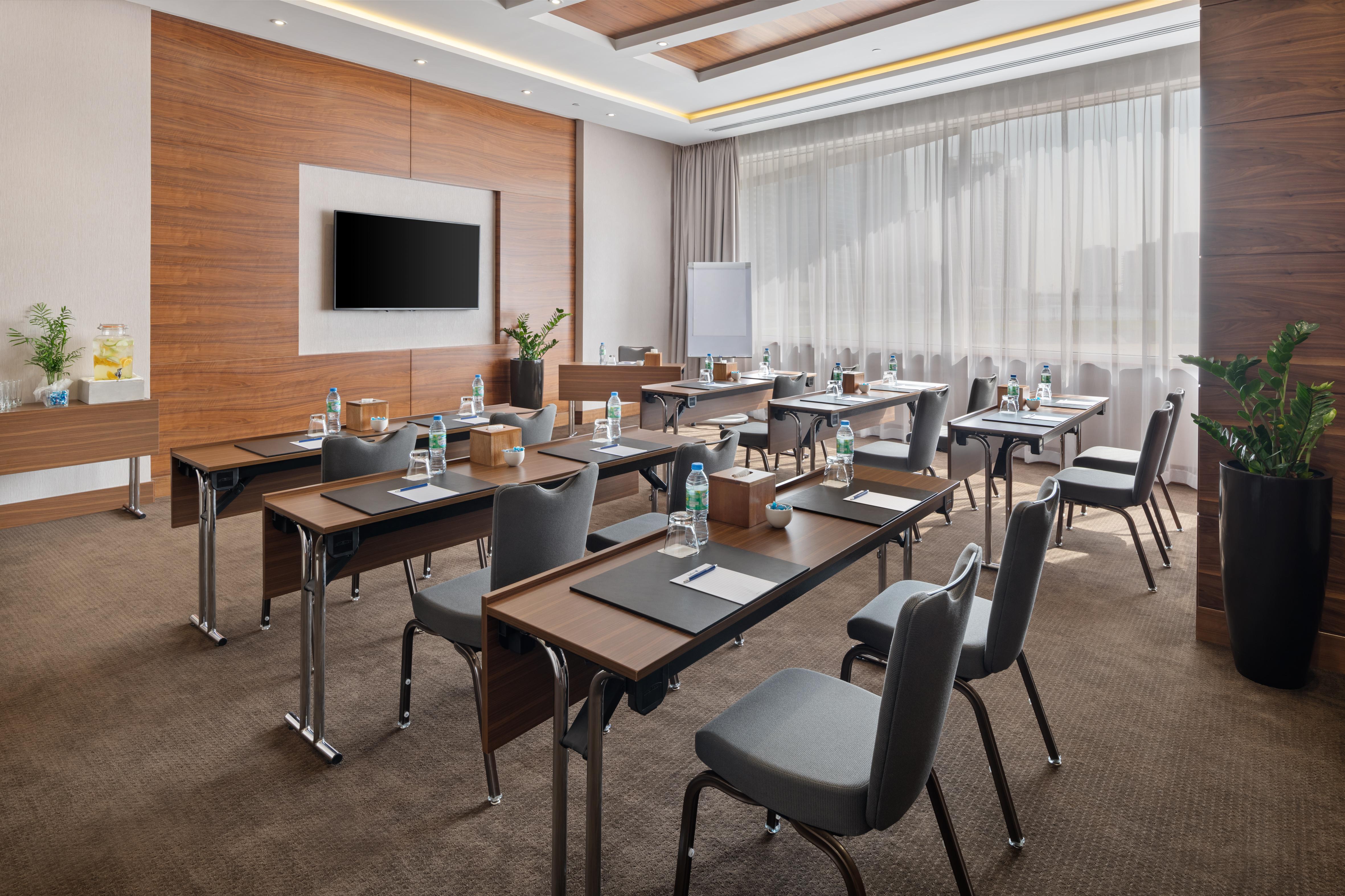 Radisson Blu Hotel, Waterfront Дубай