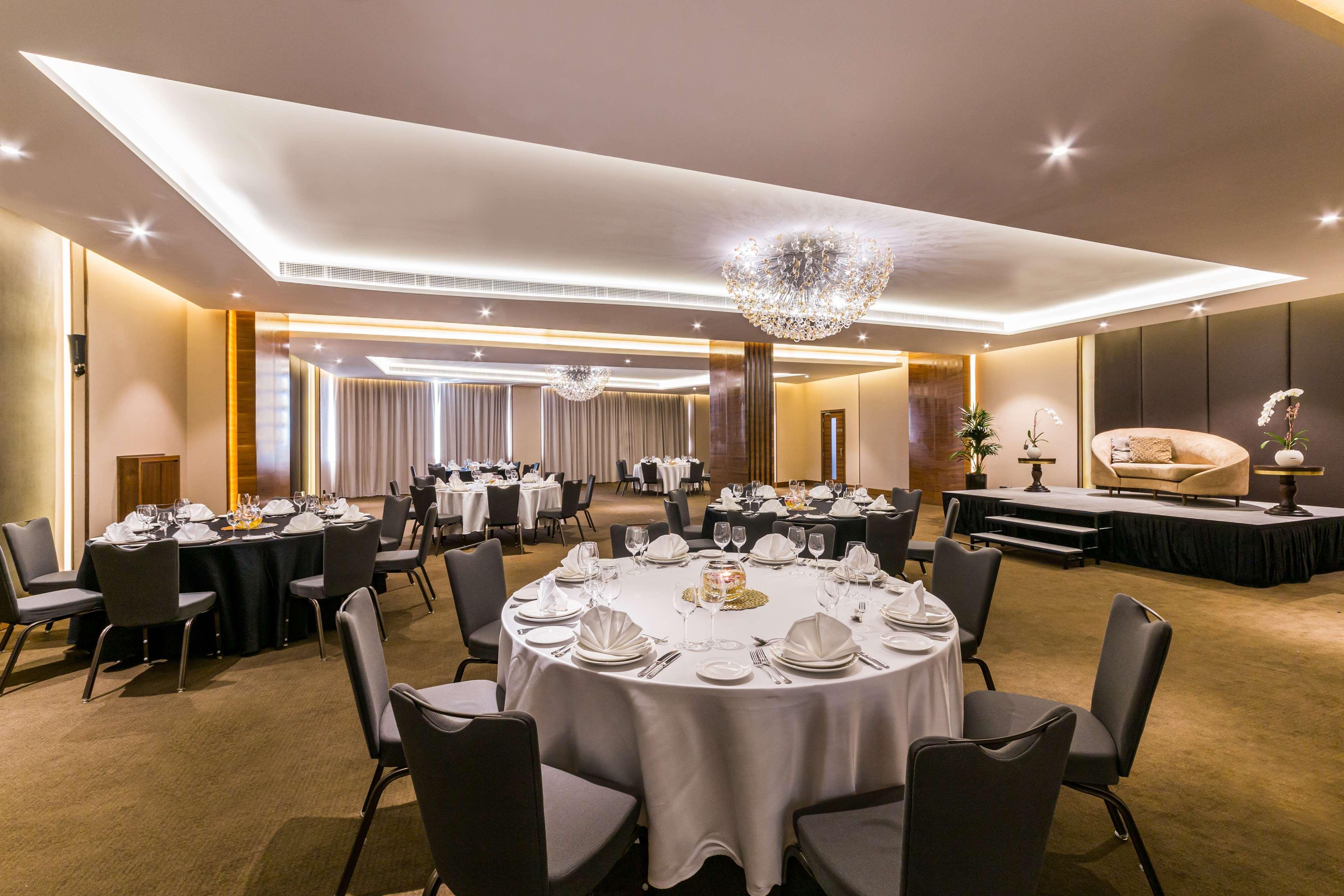 Отель Radisson Blu Hotel, Waterfront