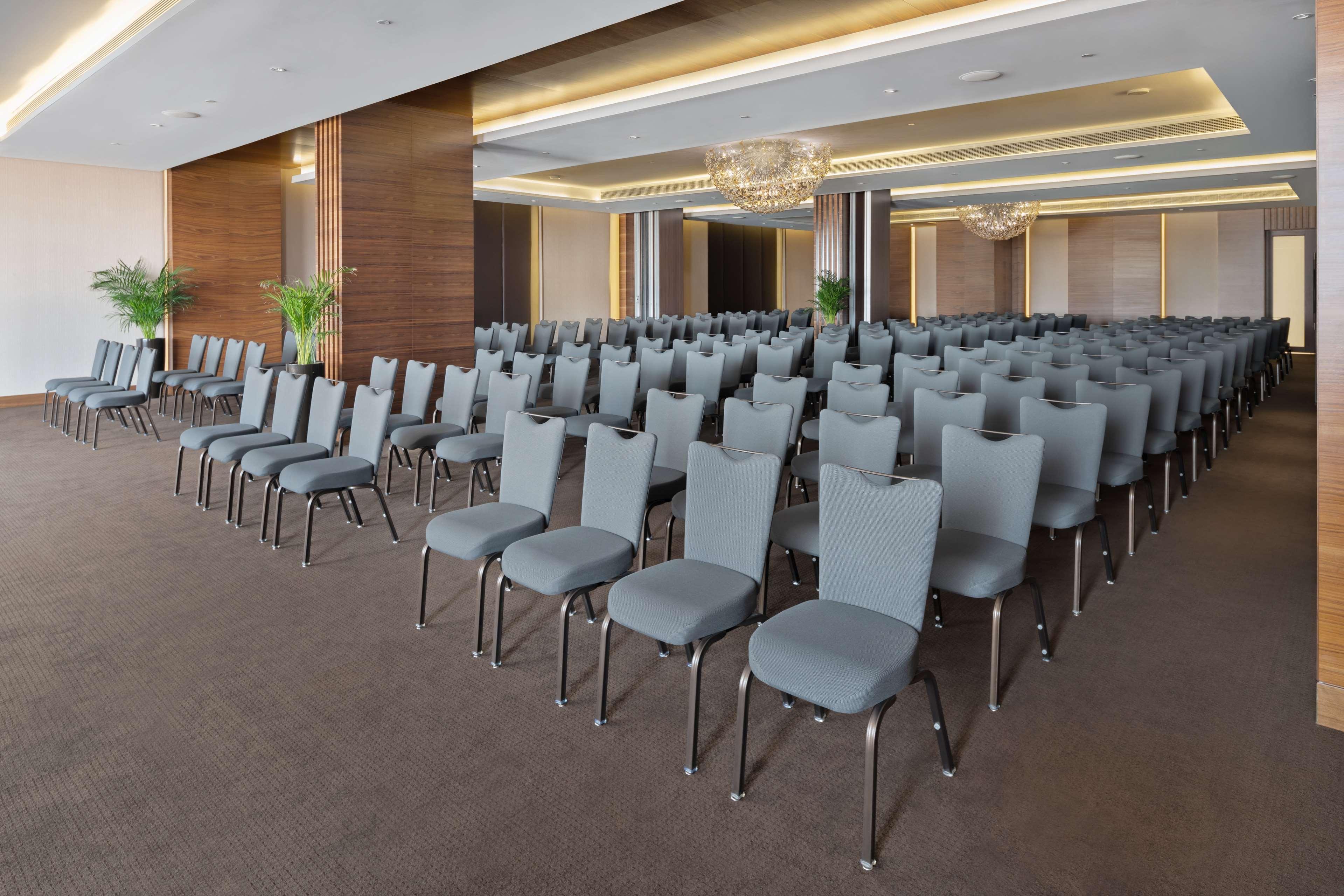 Radisson Blu Hotel, Waterfront Hotel Dubai