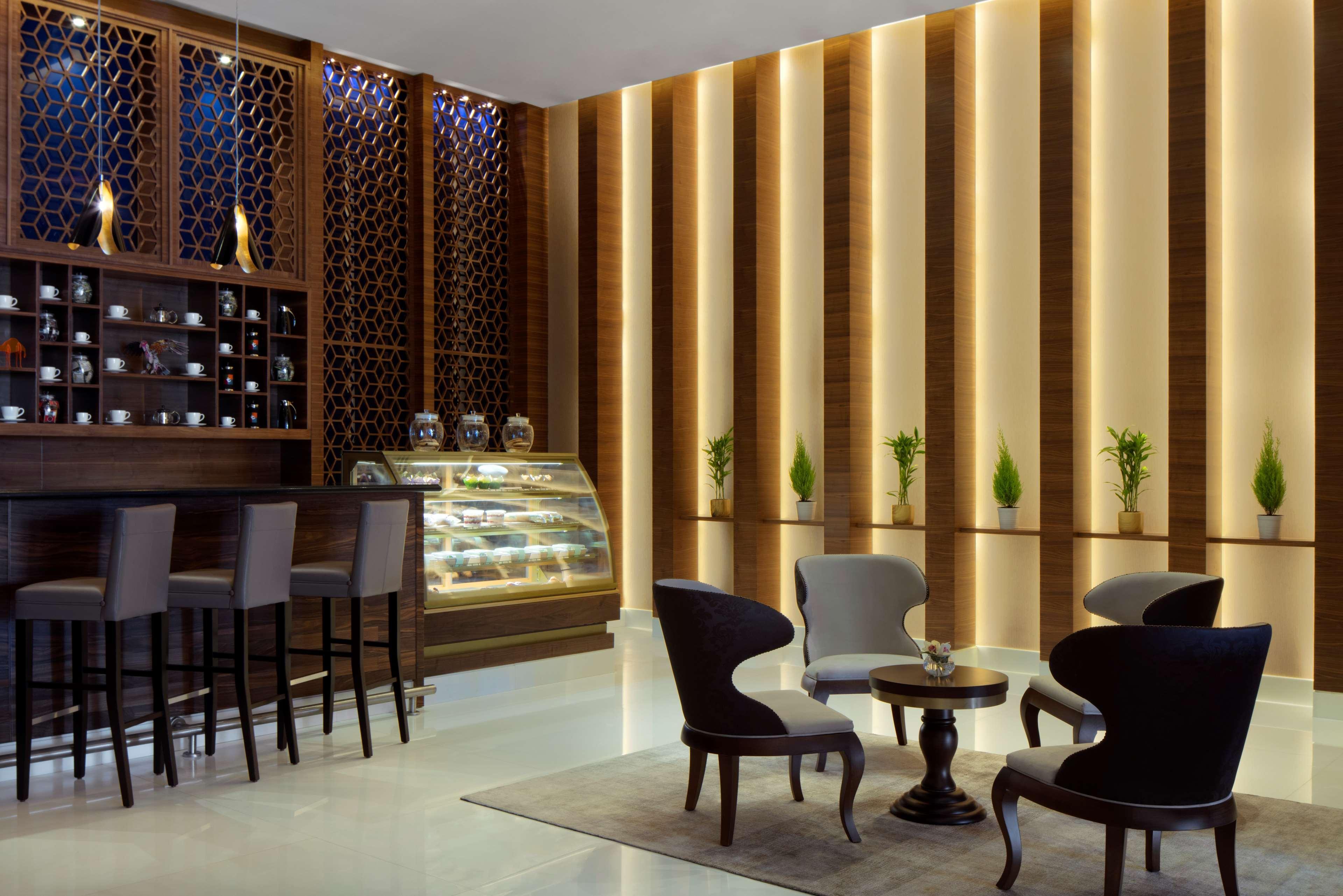 Отель Radisson Blu Hotel, Waterfront Дубай