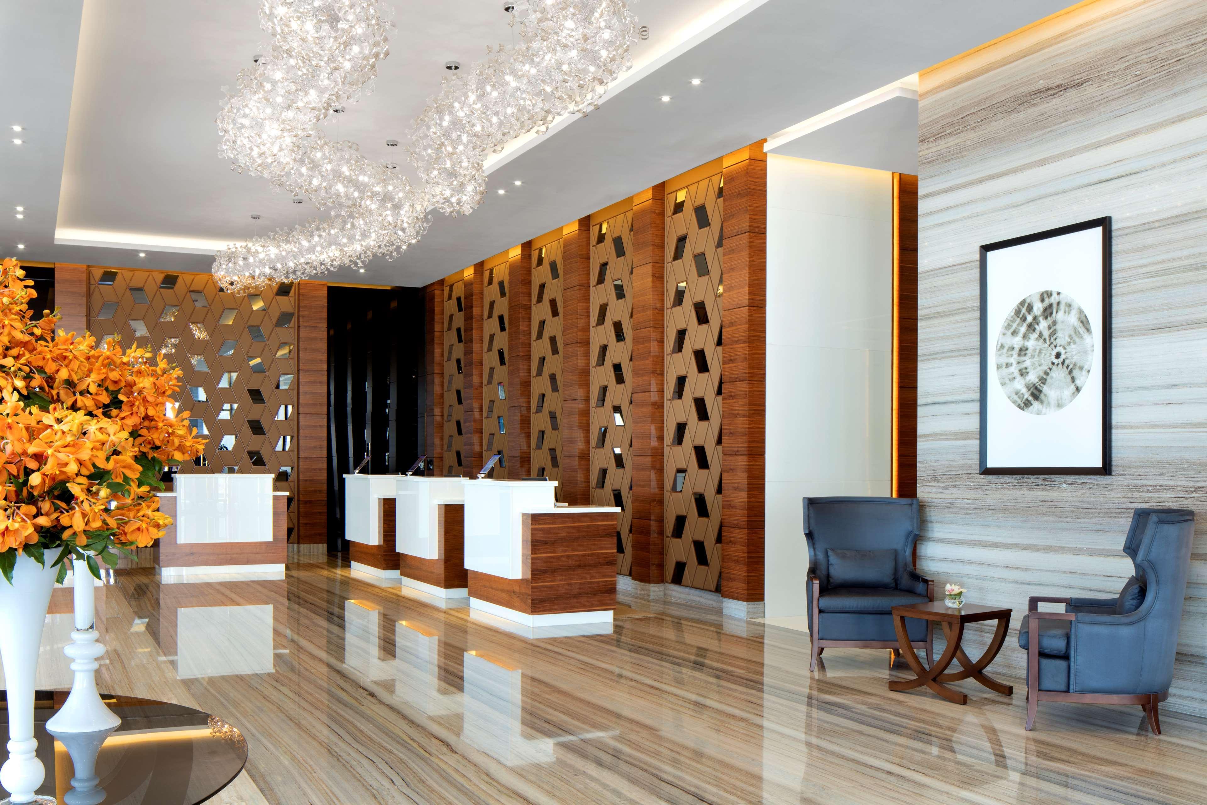 Отель Radisson Blu Hotel, Waterfront Дубай