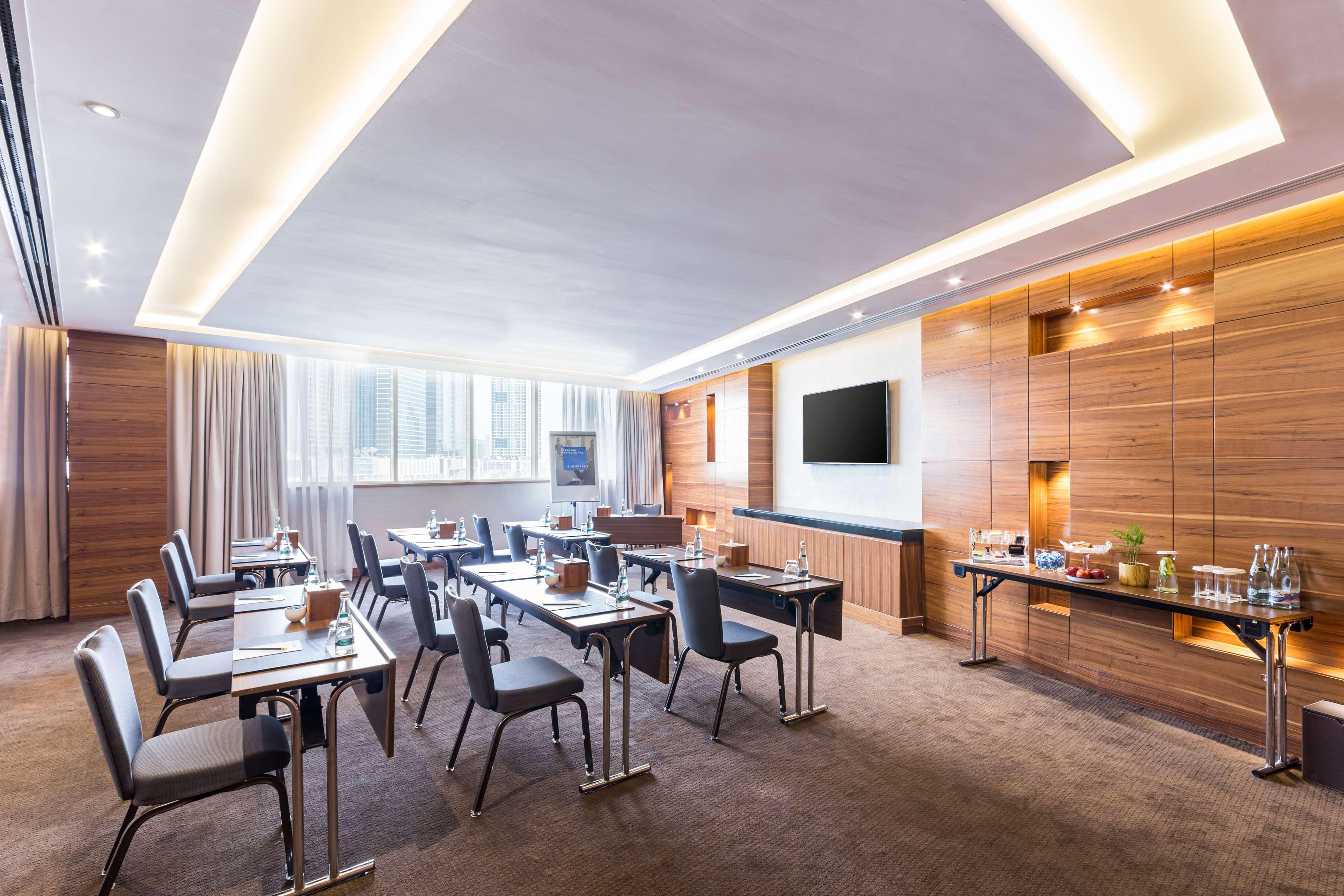 Отель Radisson Blu Hotel, Waterfront Дубай