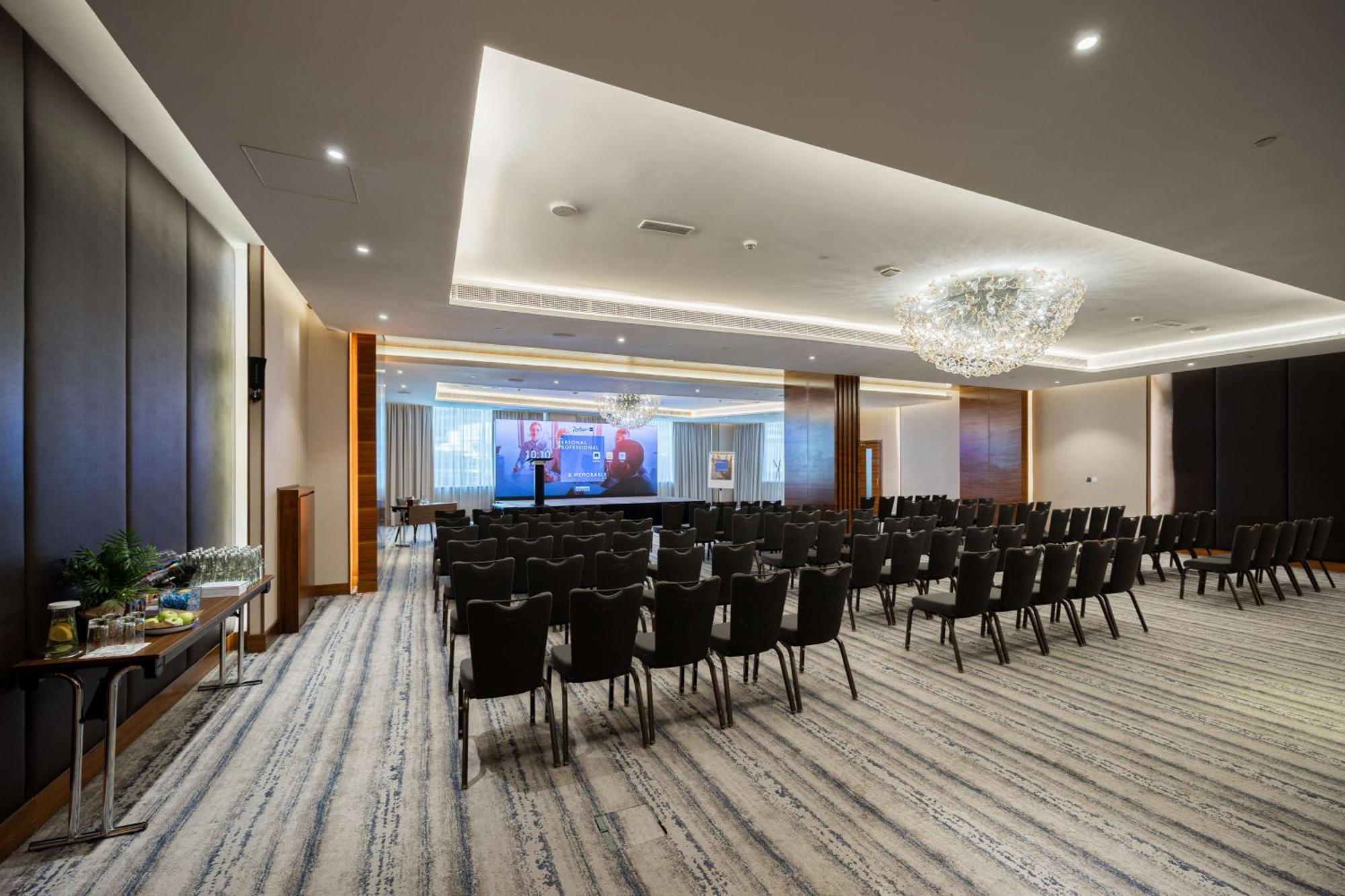 Отель Radisson Blu Hotel, Waterfront 5*